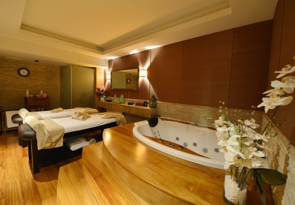 Jacuzzi wellness area