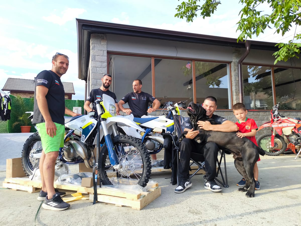 The Enduro Brothers Bulgaria team — Ibrahim, Medy, Funi and Funi Nice with the bikes in the Pirin Mountains
